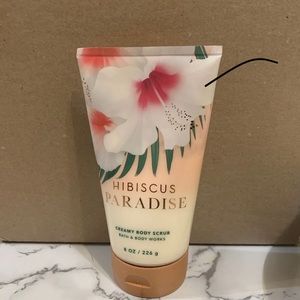 Bath & Body Works Hibiscus Paradise Sealed  Creamy Body Scrub Guava Coconut 8 oz